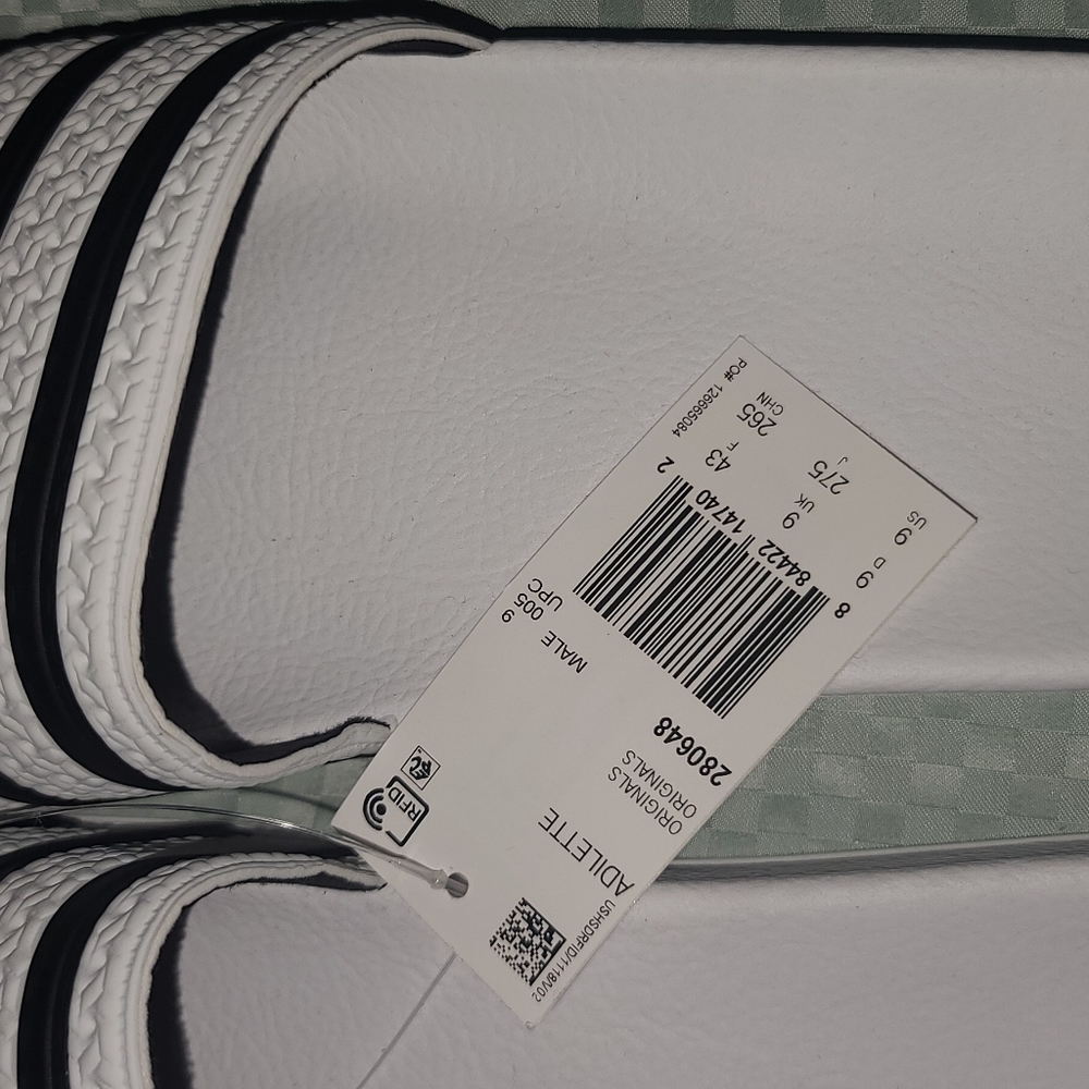 Adidas Slippers - Picture 16 of 16